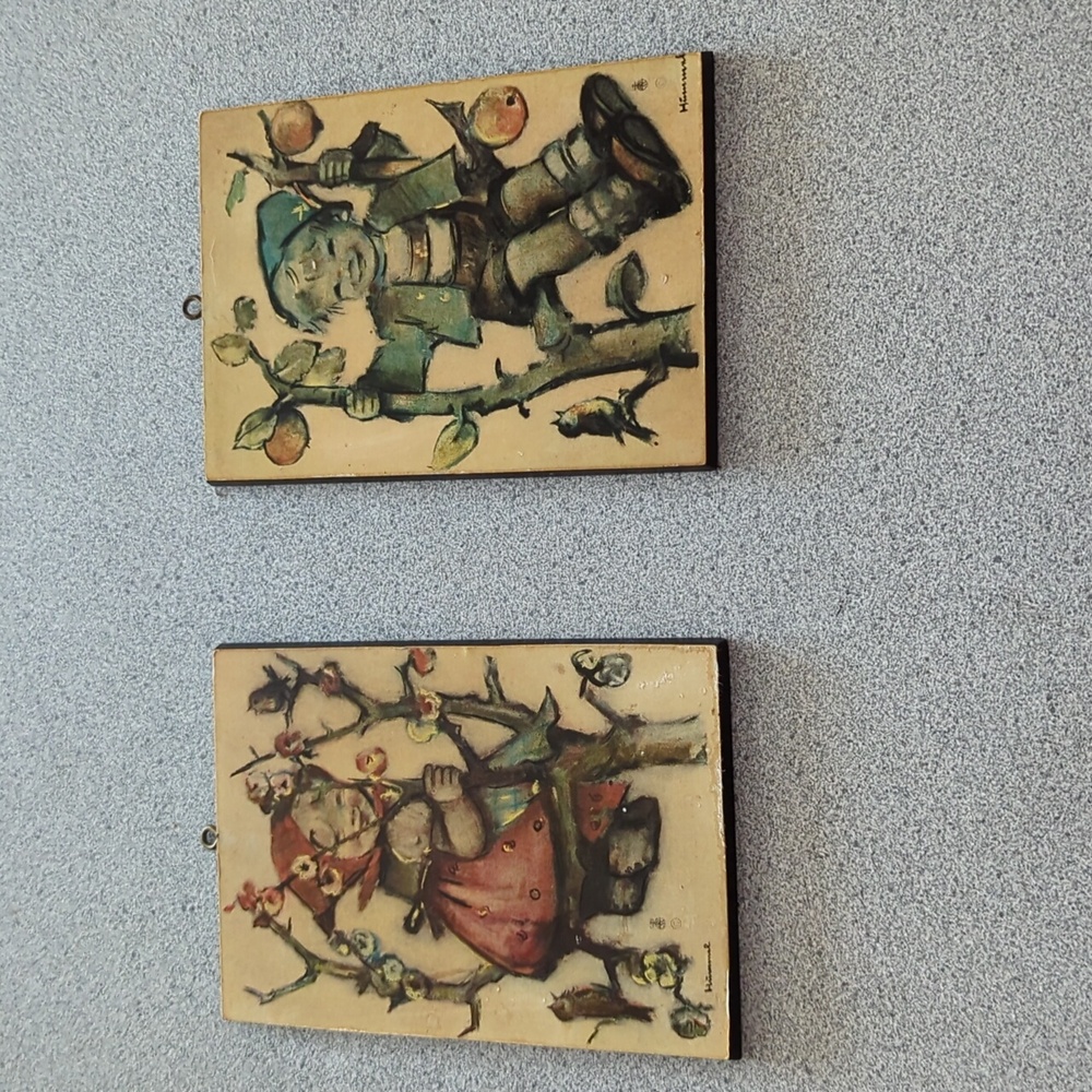 Pair Hummel boy girl wall plaquea